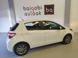 
Toyota Yaris Hybrid Active full									