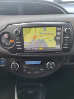 
Toyota Yaris Hybrid Active full									