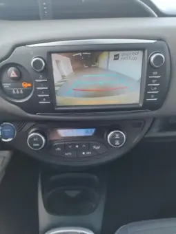 
Toyota Yaris Hybrid Active full									