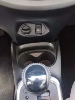
Toyota Yaris Hybrid Active full									