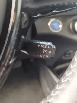 
Toyota Yaris Hybrid Active full									