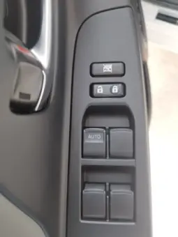 
Toyota Yaris Hybrid Active full									