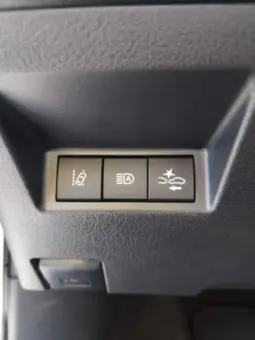 
Toyota Yaris Hybrid Active full									