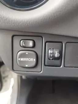 
Toyota Yaris Hybrid Active full									