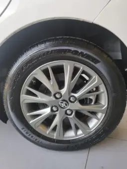 
Toyota Yaris Hybrid Active full									