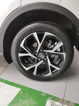 
Toyota C-HR 125H Advance full									