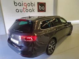 
Volkswagen Passat Executive full									