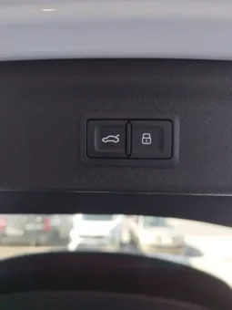 
Audi Q3 45 E Black Line – Sline full									
